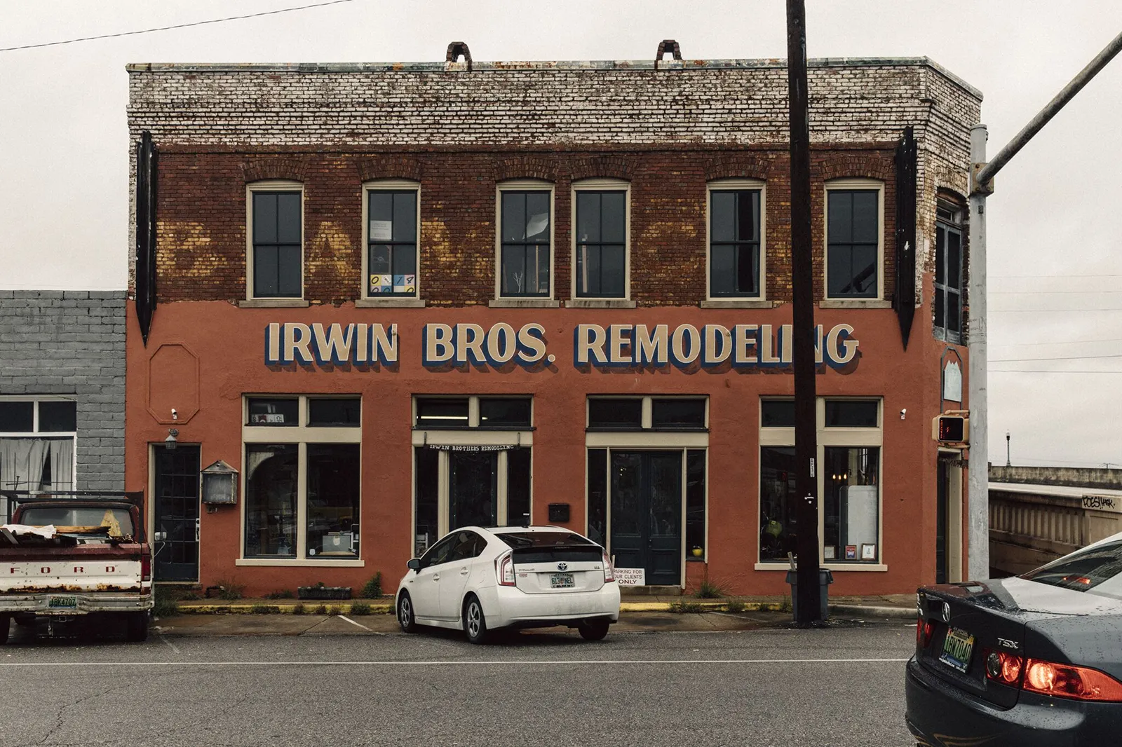 wall sign - custom lettering with outline, shade, and cast shadow - birmingham alabama - second ave. south - hand painted